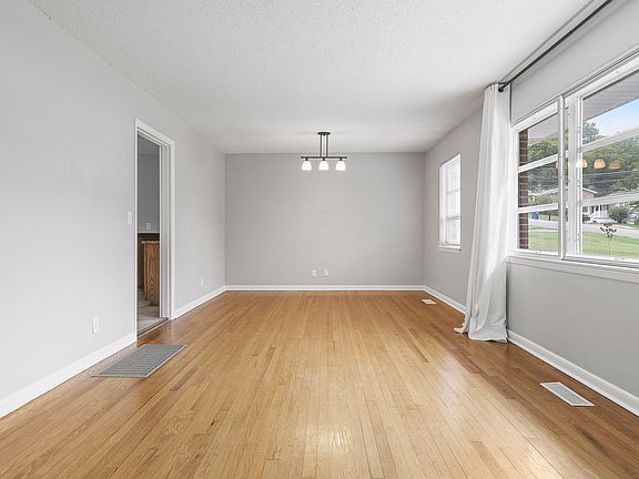 4th image of 420 Glenhill Dr