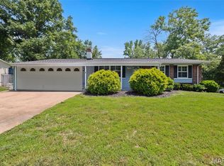 585 Golfwood Dr, Ballwin, MO