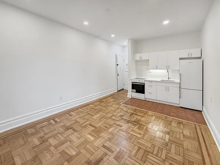 1212 Ocean Ave #5E — Photo 4