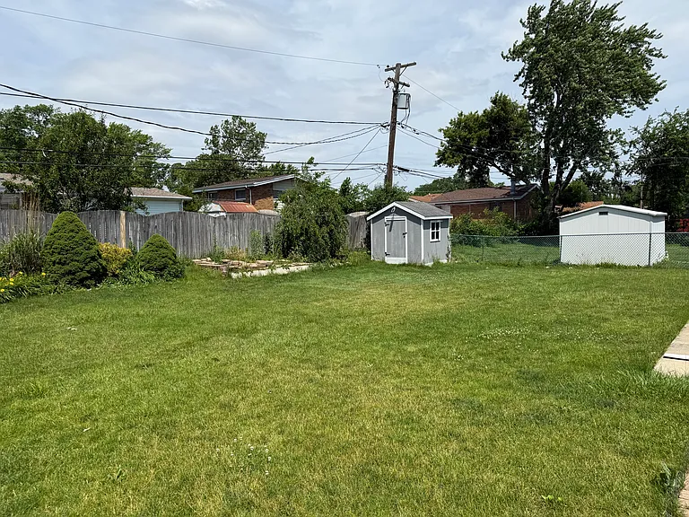 212 Valerie Ct — Photo 26