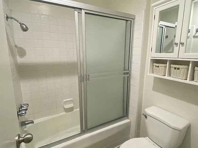 Chateau Garnet Apts. — Photo 27