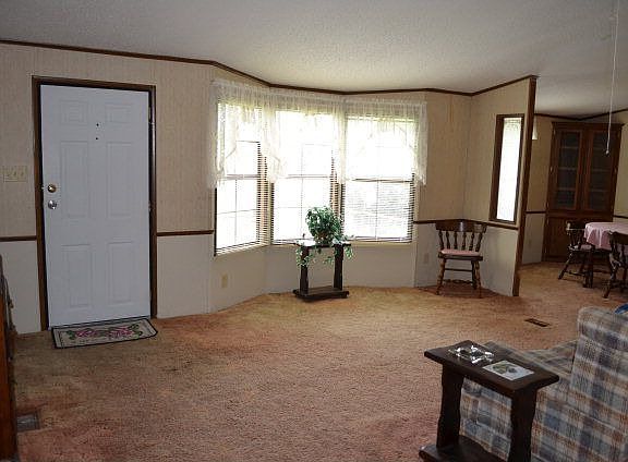 5th image of 106 Sun Valley Dr