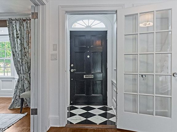5th image of 430 Ridgewood Ave