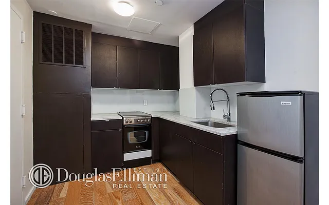 Rented by Douglas Elliman | media 16