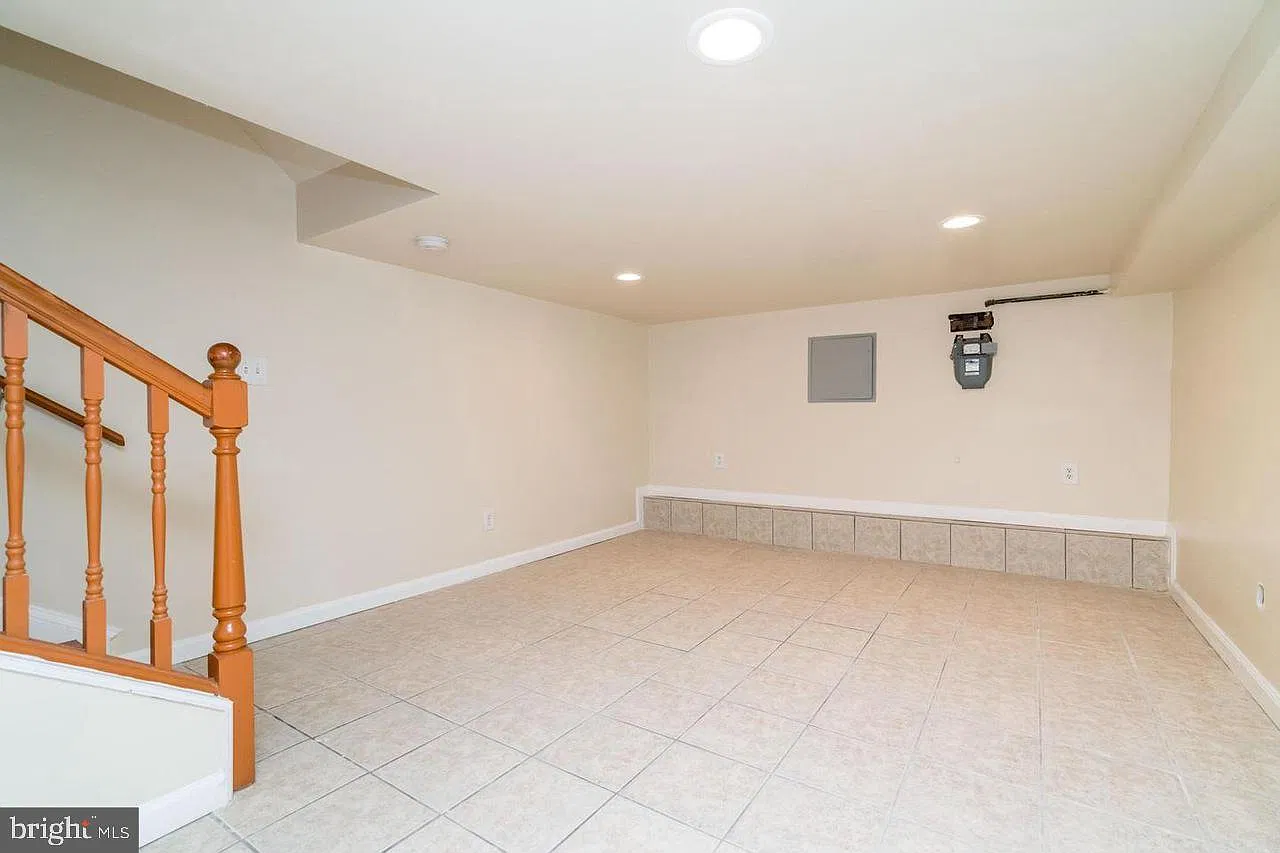 4 bed, 2.5 bath, 1360 sqft, $2,000 — Photo 4