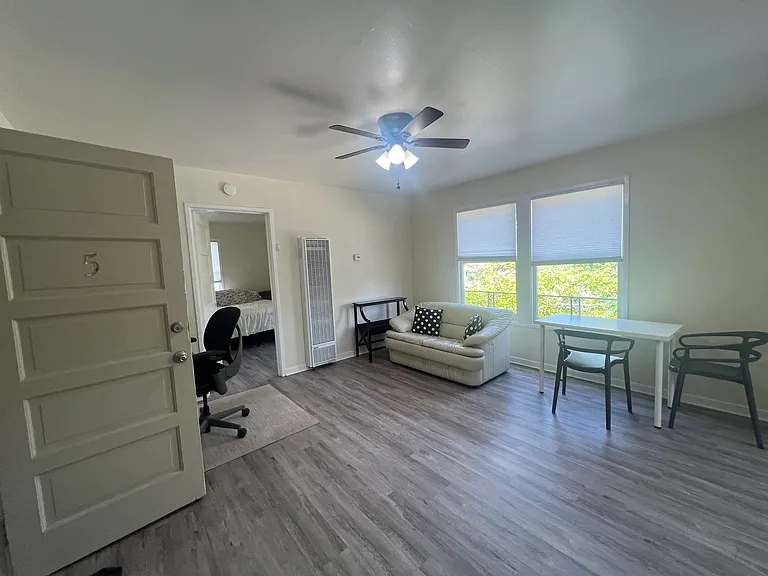 251 Emerson St #5 — Photo 2
