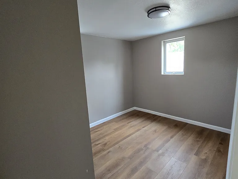 4480 S Queen St — Photo 11