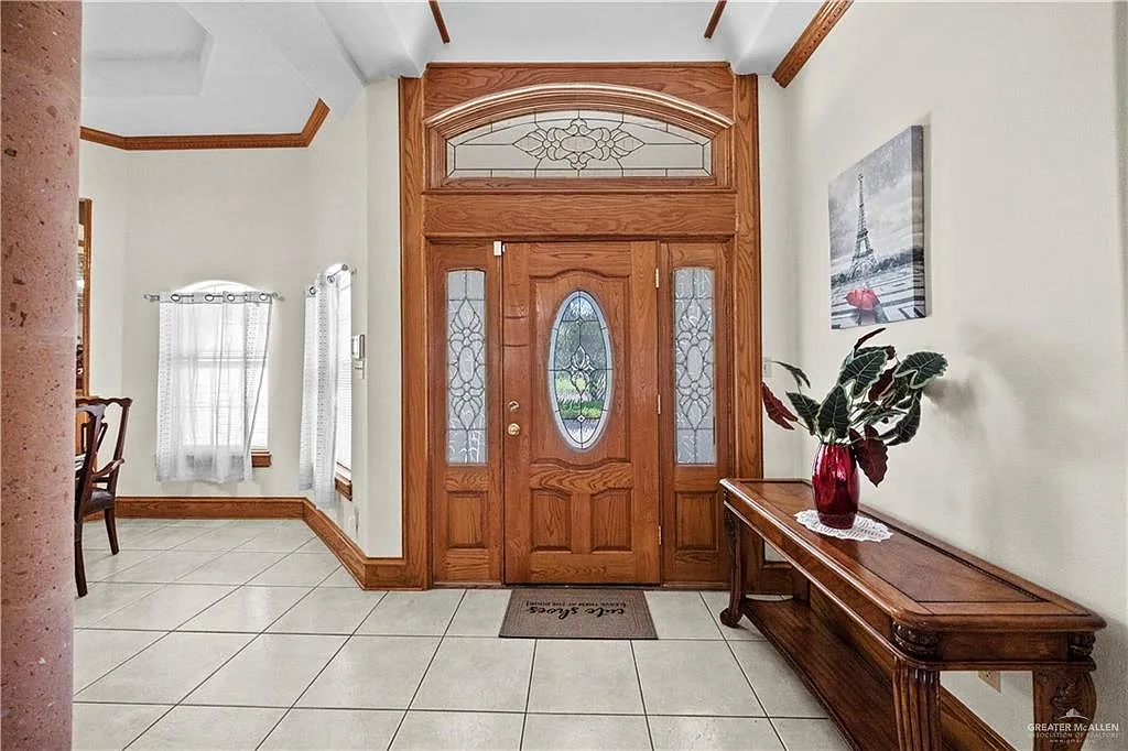 4 bed, 3.0 bath, 2315 sqft, $2,500 — Photo 2