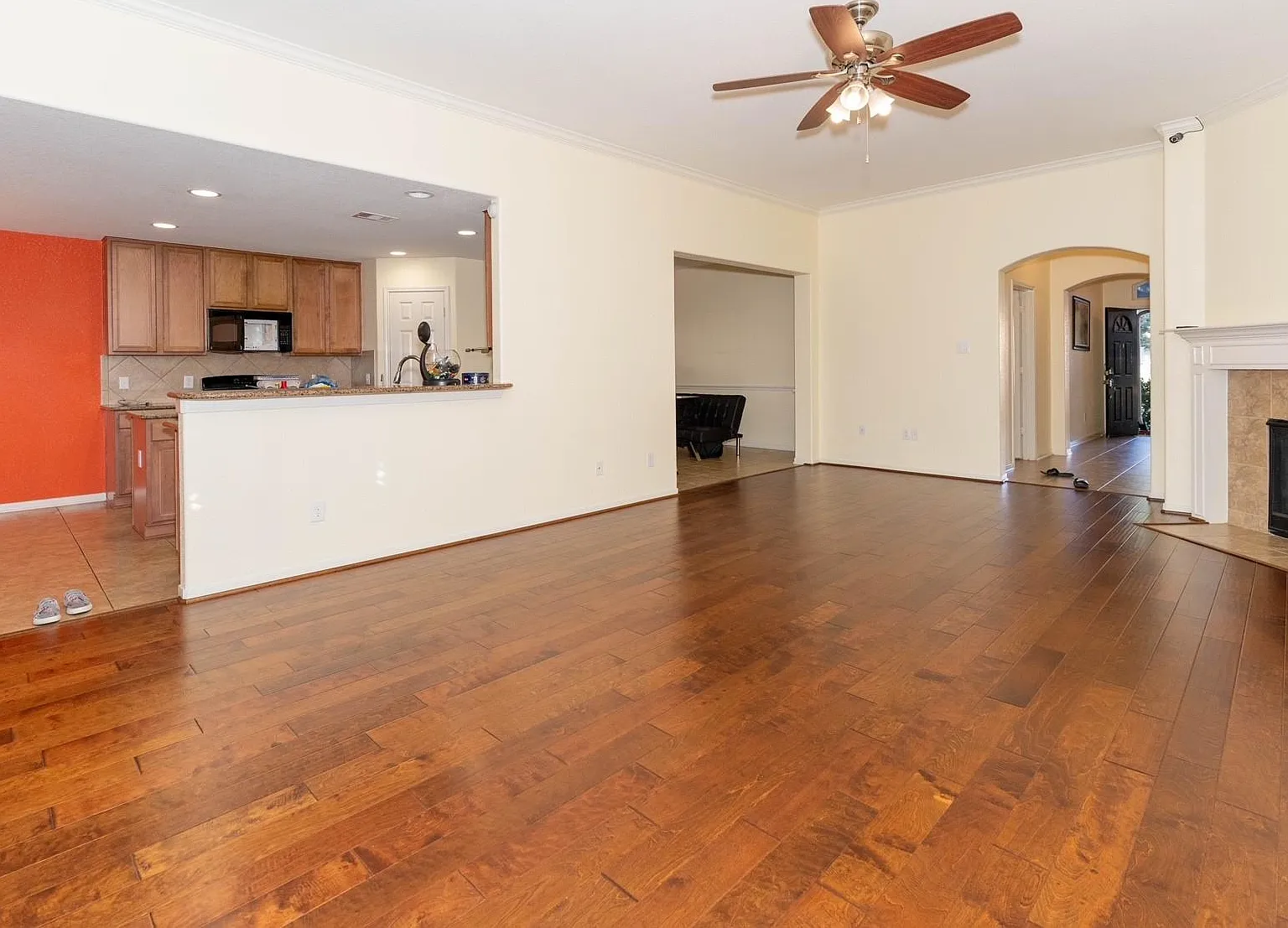 4 bed, 2.0 bath, 2264 sqft, $2,200 — Photo 4