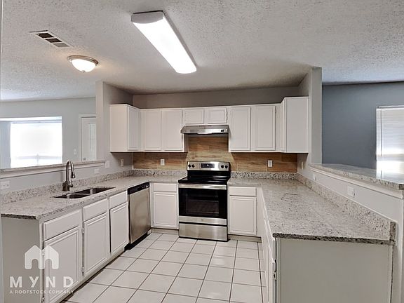 3rd image of 909 Shady Brook Ln