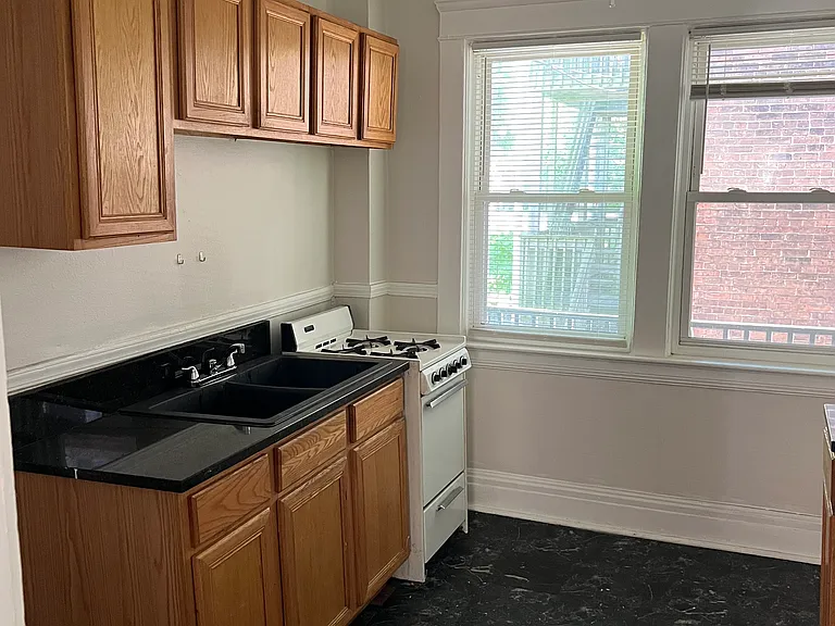 1443 W 112th St — Photo 3