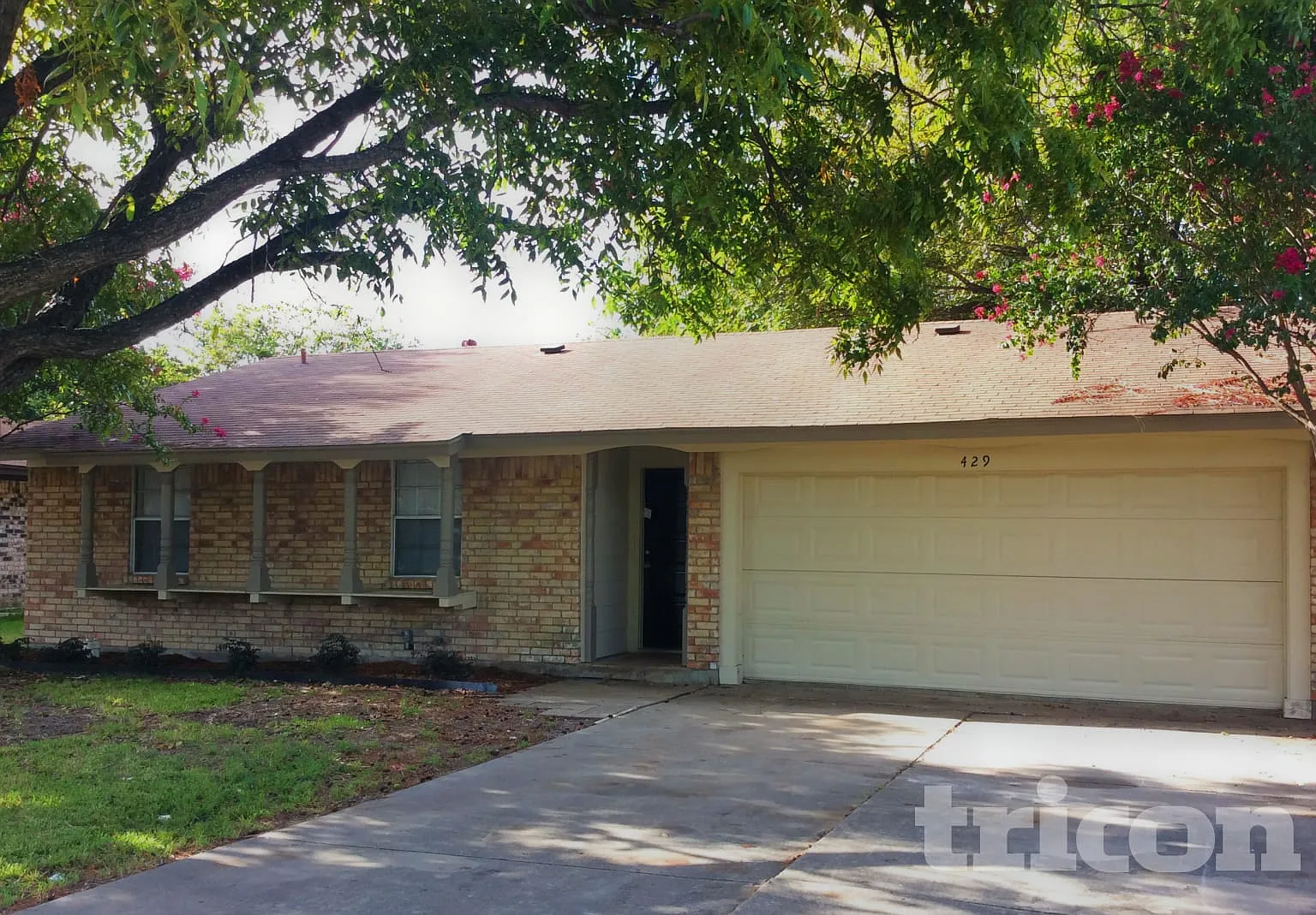 429 West Ferndale Lane Grand Prairie TX — Photo 2
