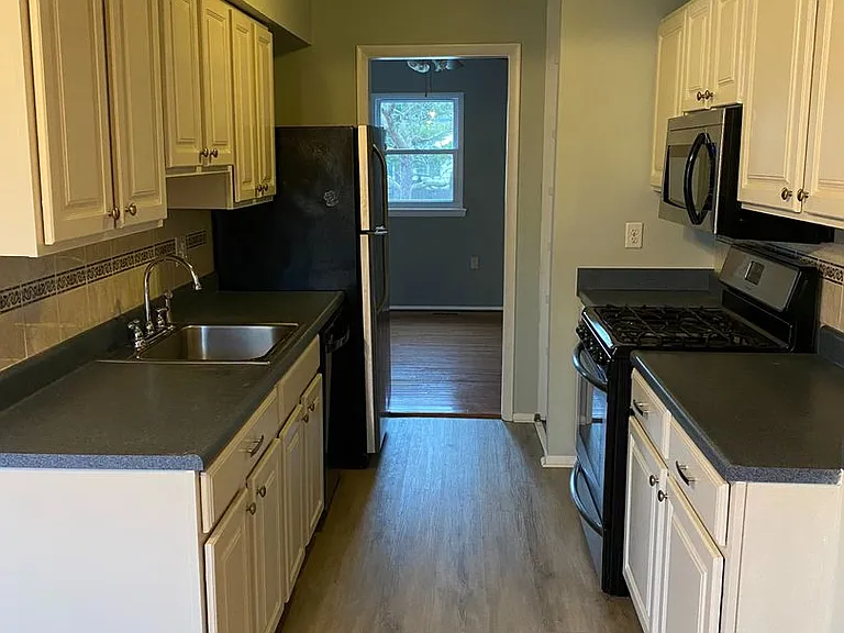 464 Worthington Rd — Photo 5