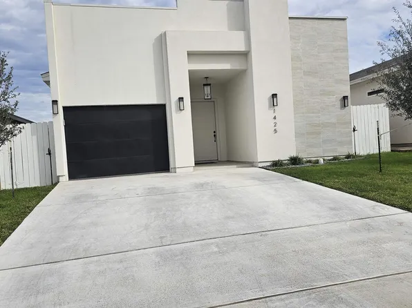 1425 El Caporal Dr, Laredo, TX 78043