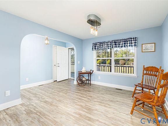 3rd image of 147 Pleasant Shade Dr
