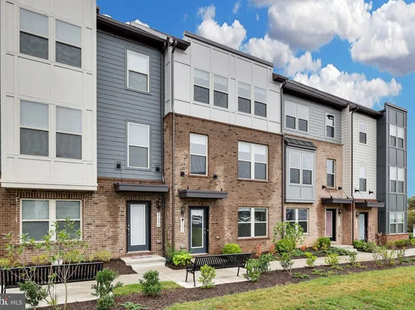 2128 Glacier Rd, Herndon, VA 20170