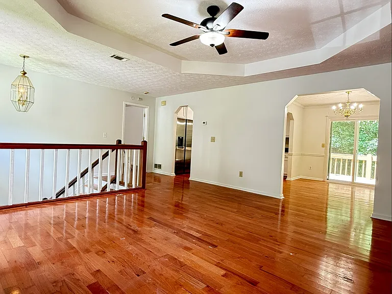 1325 Castle Royale Ct — Photo 8