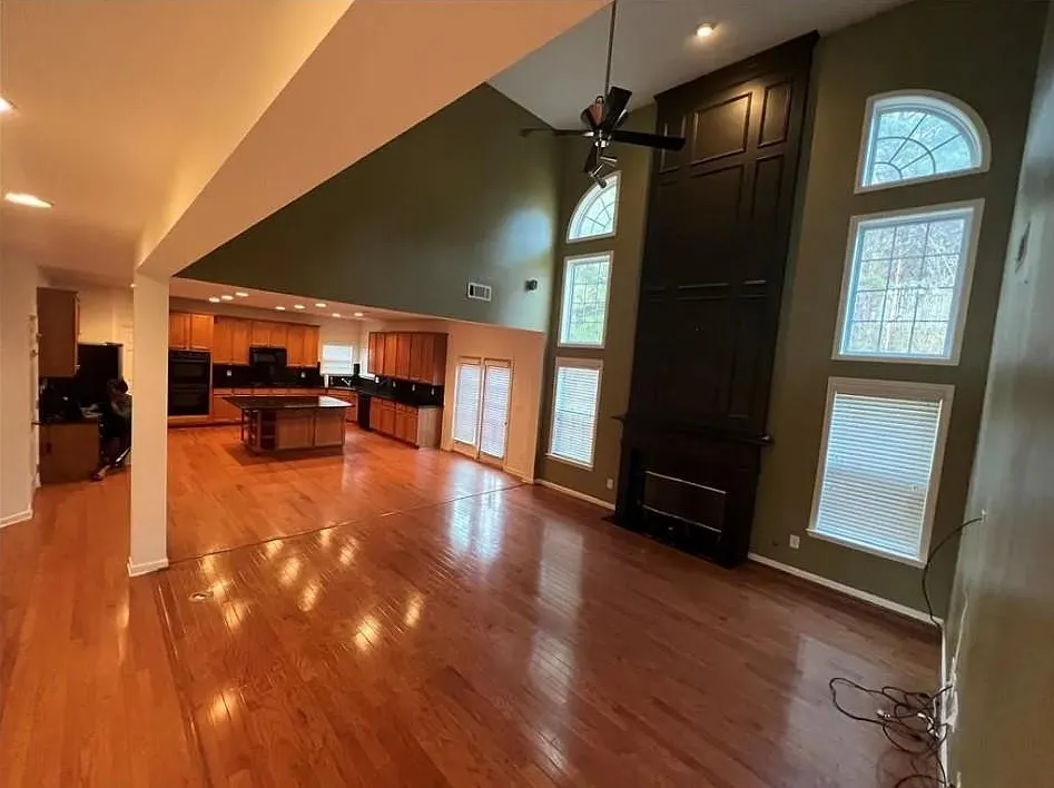 5 bed, 4.0 bath, 3442 sqft, $3,295 — Photo 2