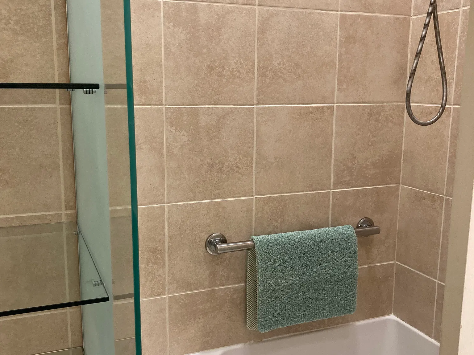 1 bed, 700 sqft, $1,200 — Photo 4