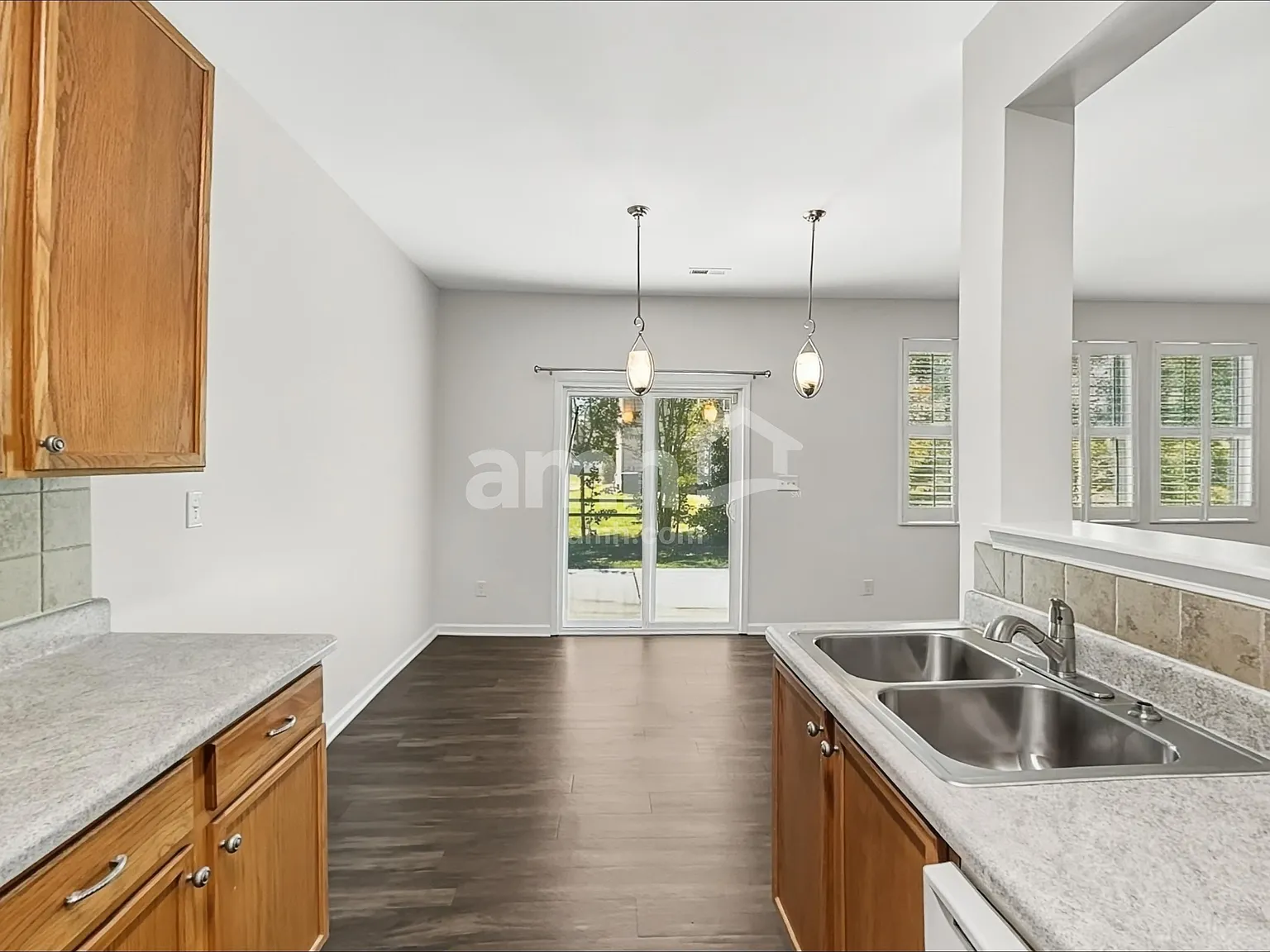 4 bed, 2.5 bath, 2040 sqft, $2,235 — Photo 4