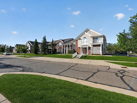 3rd image of 16766 Dover Dr