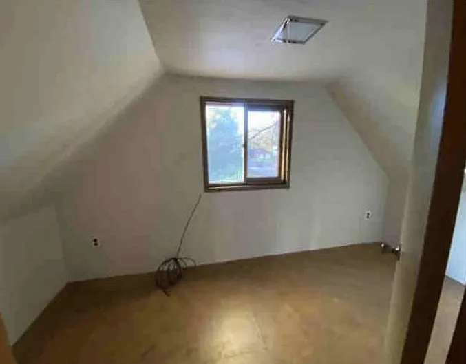 2593 Norwood St — Photo 10