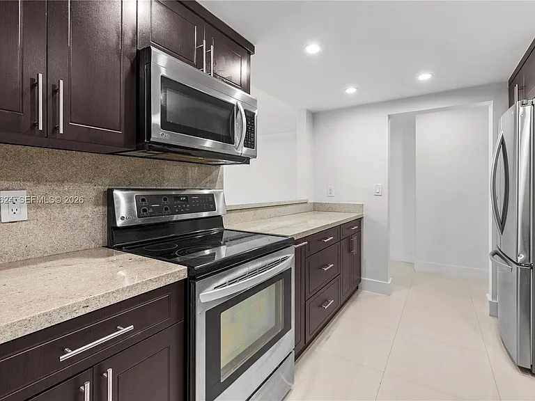 2457 Collins Ave #307 — Photo 5