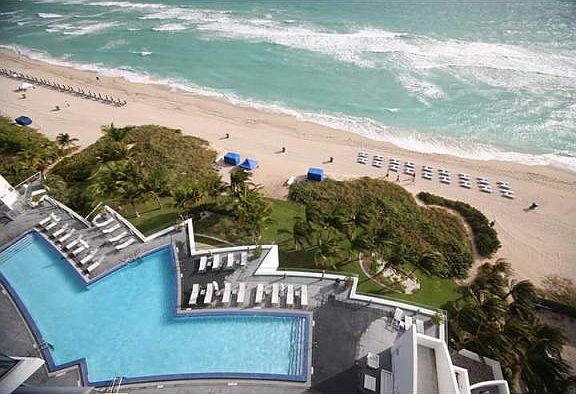 4th image of 17121 Collins Ave APT 1402