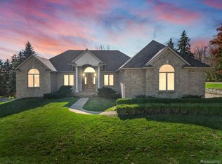 5914 Lakeview Dr, Washington, MI 48094