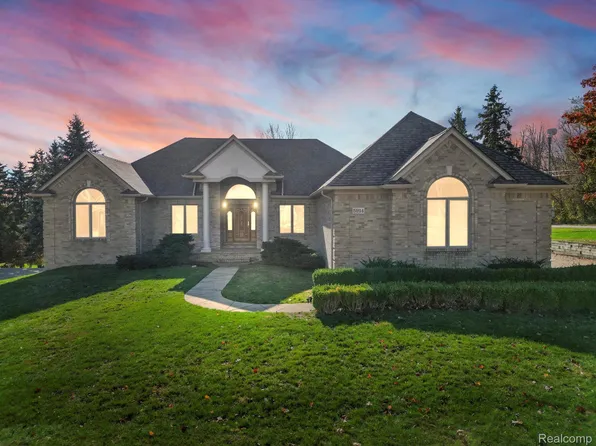 5914 Lakeview Dr, Washington, MI 48094