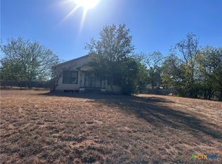 405 S 7th St, Stockdale, TX 78160
