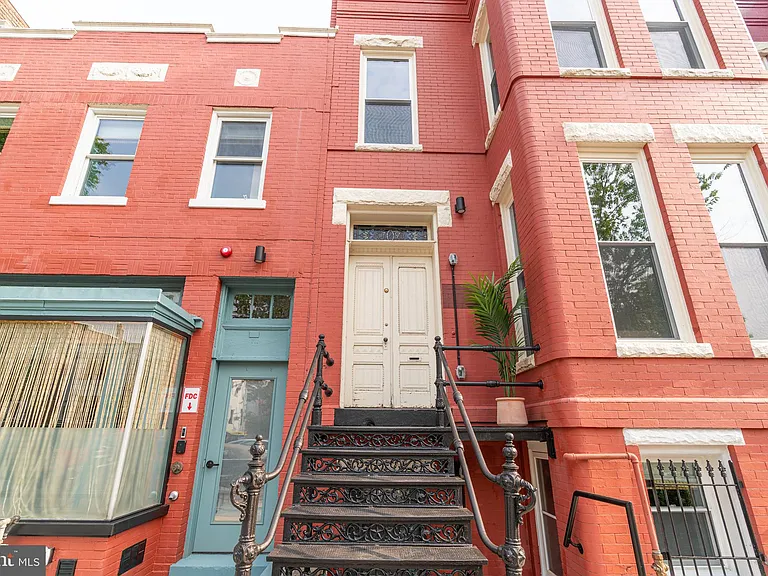 711 G St SE — Photo 2