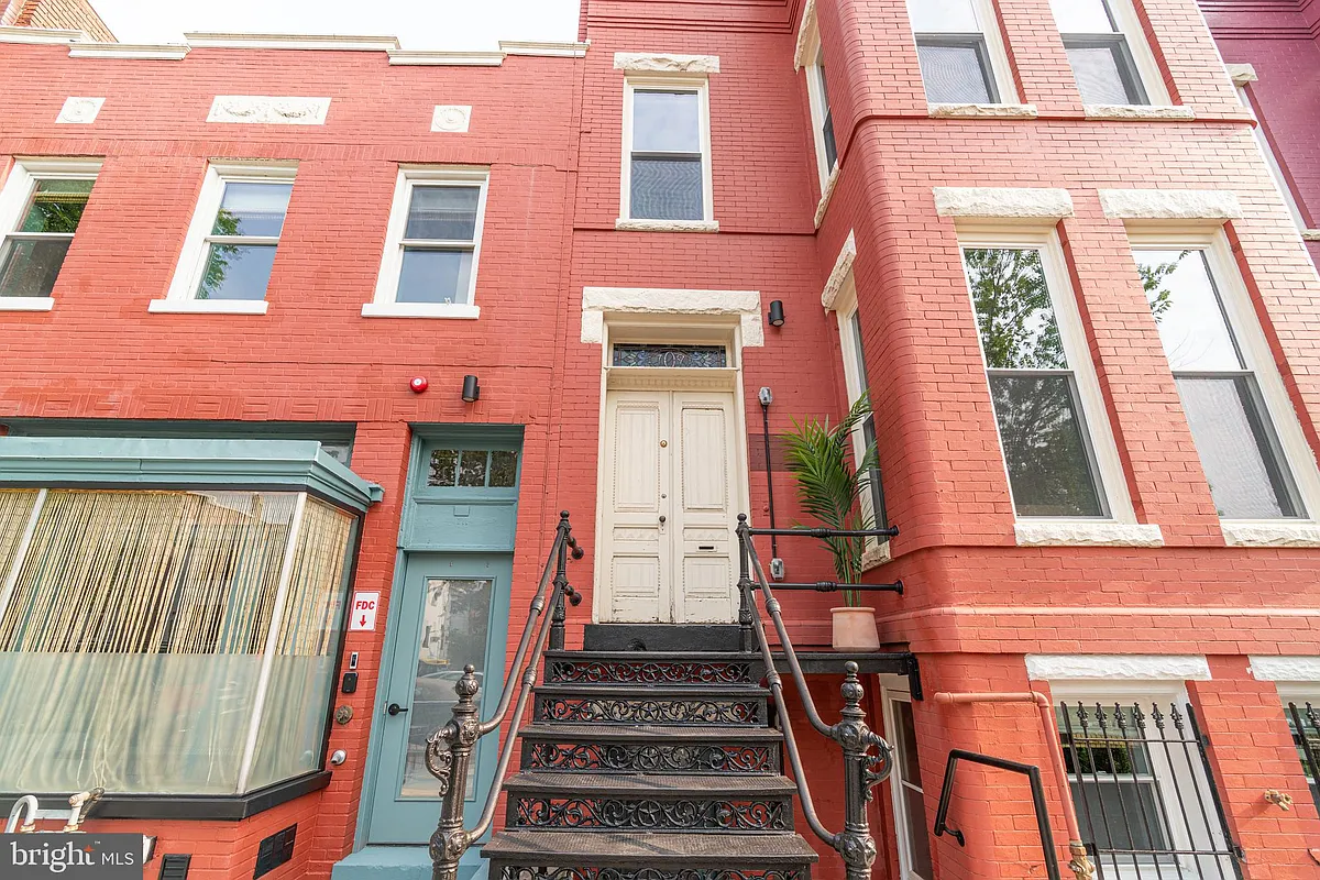 Building Photo - 711 G St SE