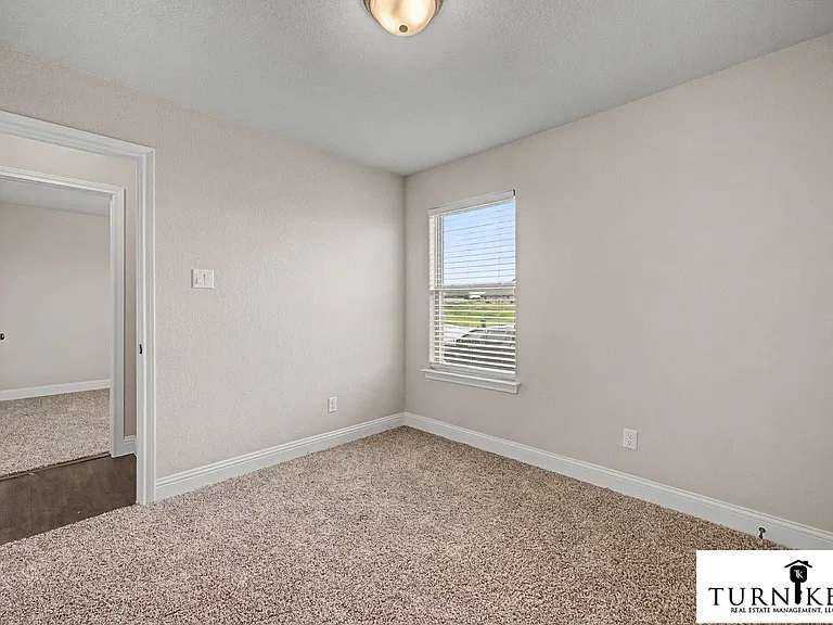 158-160 Crossbow Ct — Photo 11