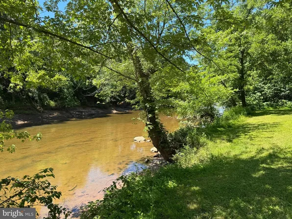 19955 Youngs Cliff Rd, Sterling, VA 20165