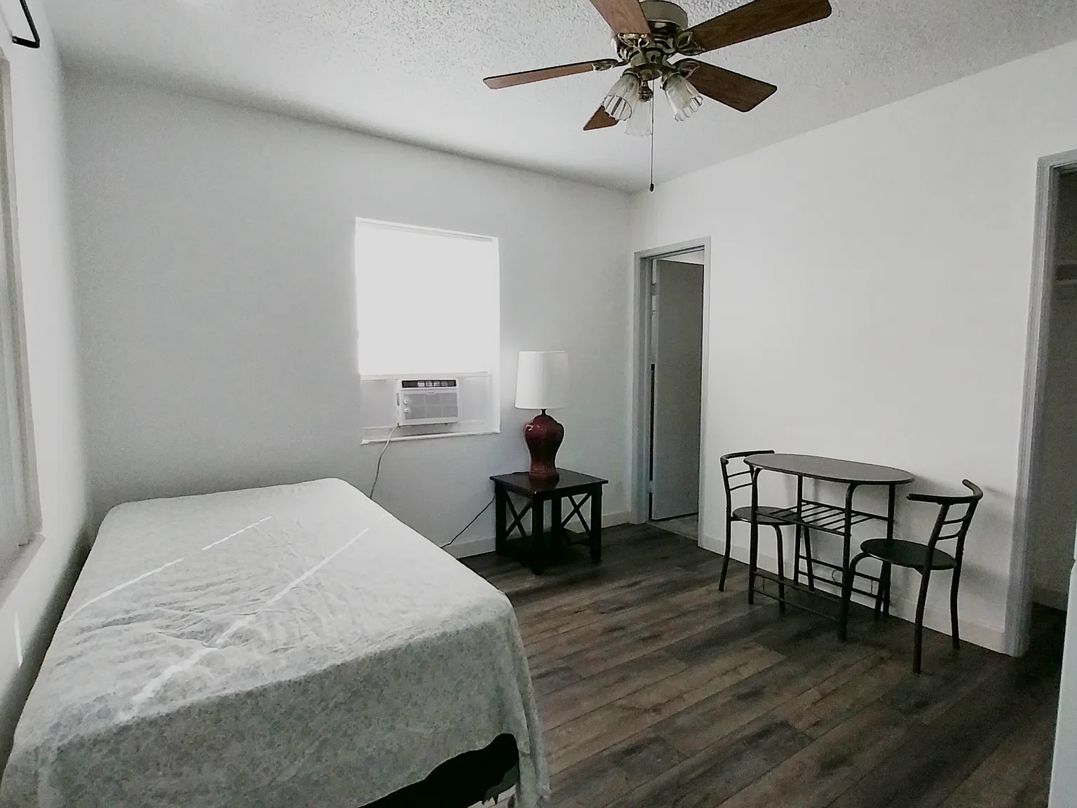 1 bed, 200 sqft, $1,100 — Photo 4