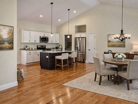 5th image of 28 Spring St