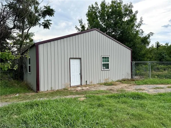 107425 S 4770th Rd, Muldrow, OK 74948