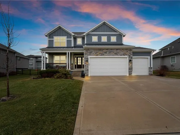 334 NW Ambersham Dr, Lees Summit, MO 64081