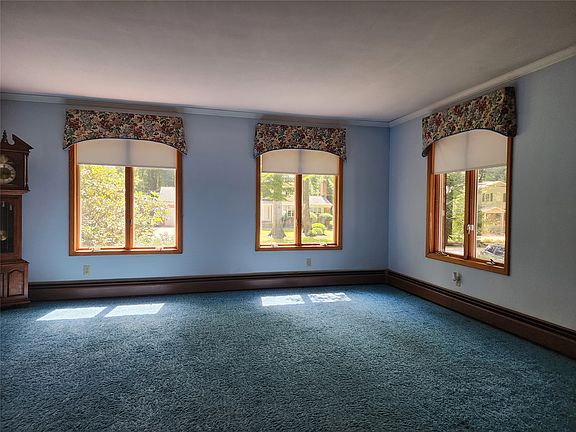 4th image of 5406 Creek Ln