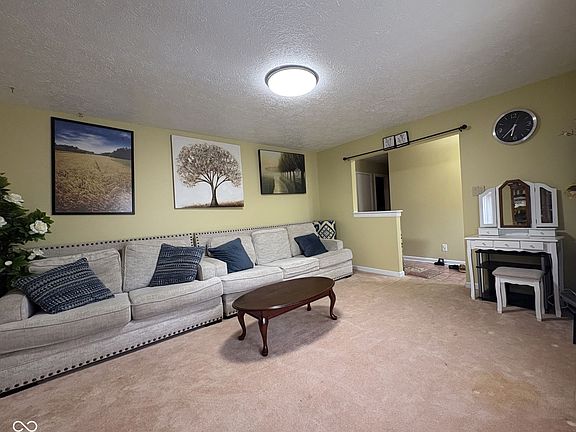 5th image of 4147 W Fairview Rd