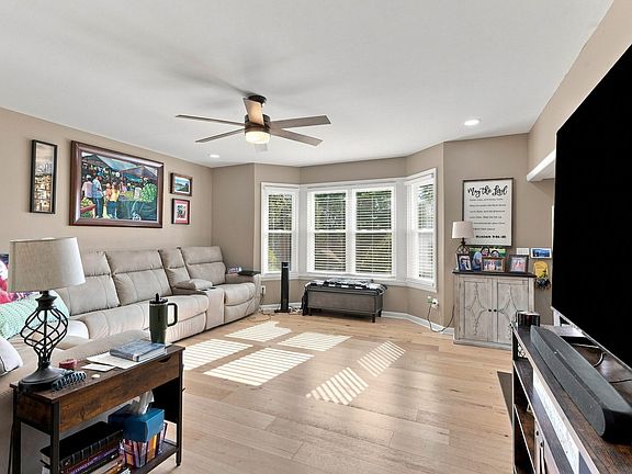 5th image of 831 Sunnybrae Ave