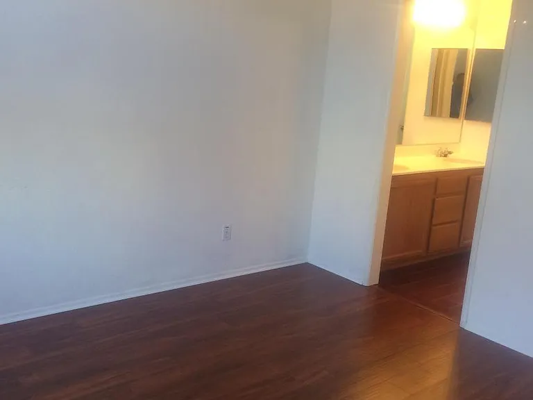 540 E Calora St — Photo 24