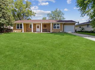 431 Illini Dr, Carol Stream, IL 60188