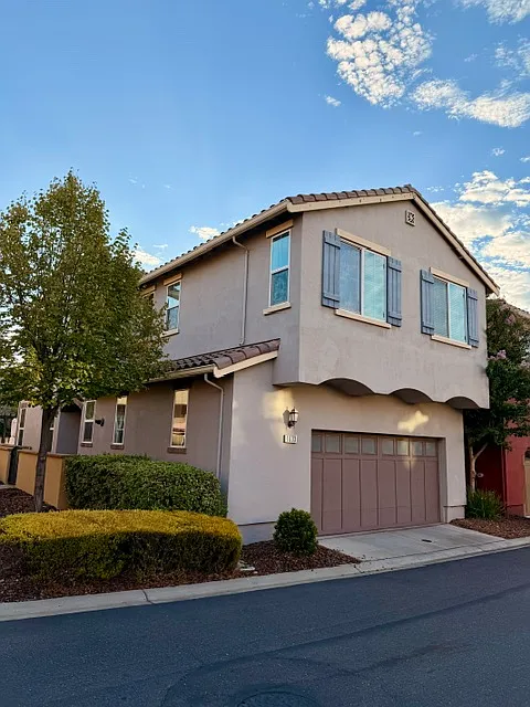 1033 Dolce Ln