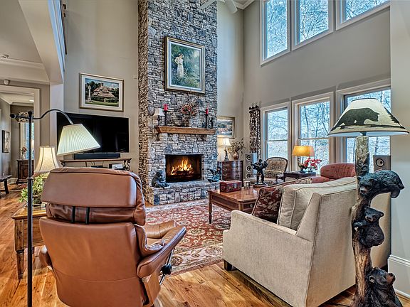 5th image of 35 Creekwood Court