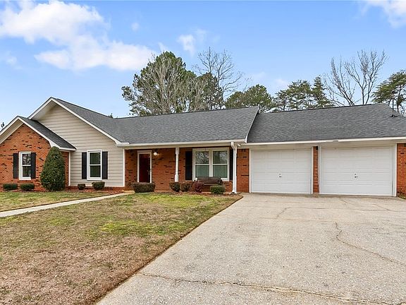 3rd image of 3610 Sierra Dr