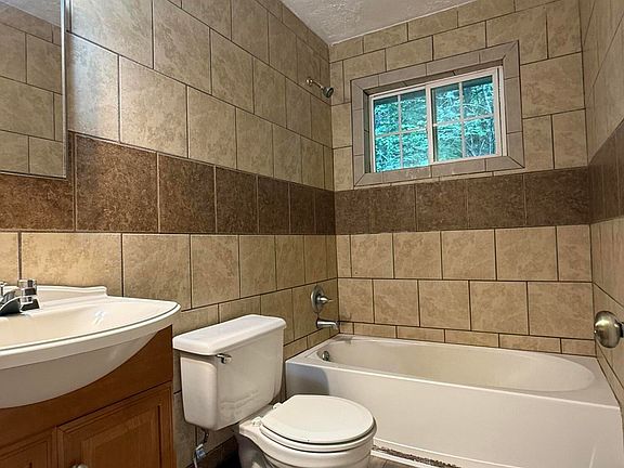 5th image of 229 McClure Cir