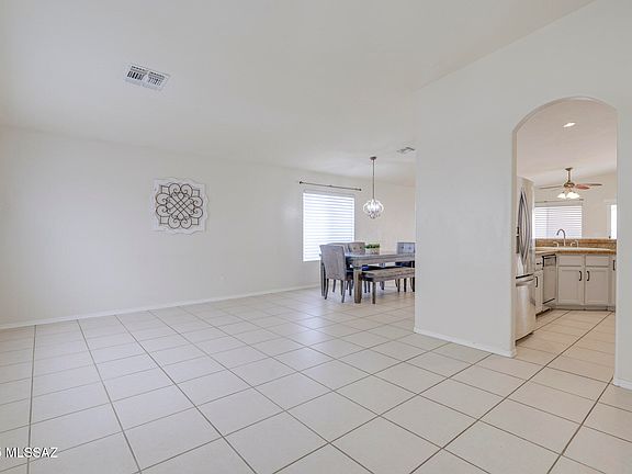 4th image of 2338 W Horseshoe Pl