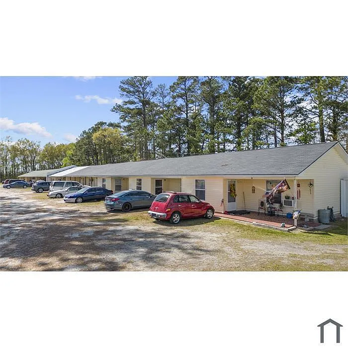 Building Photo - 2611 US Highway 301 S